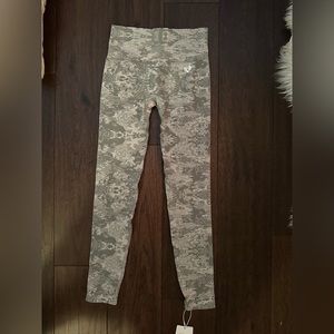 Women’s Best Grey Camo Seamless Leggings